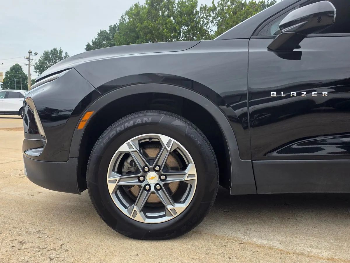 2024 CHEVROLET Blazer - Thumbnail 2