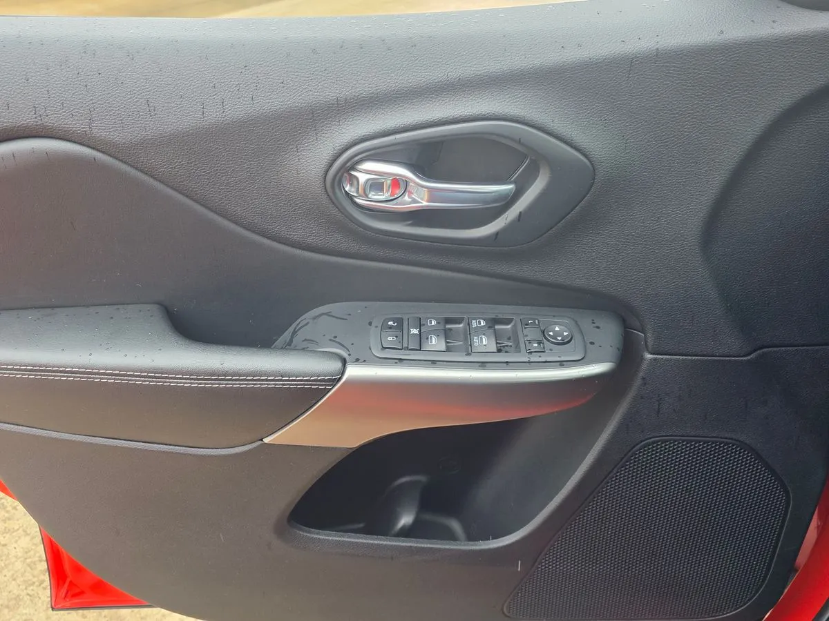 2021 JEEP Cherokee - Thumbnail 14