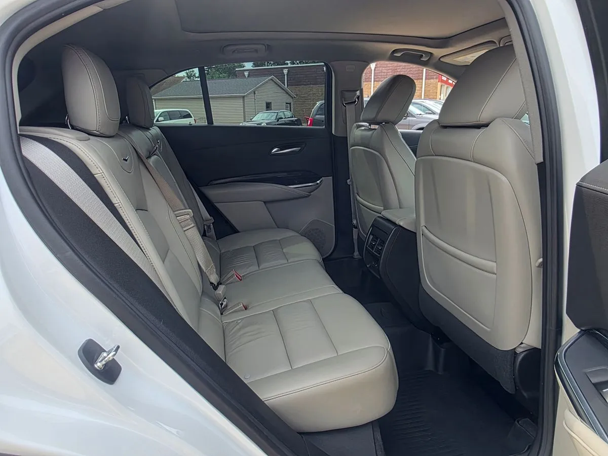 2023 CADILLAC XT4 - Thumbnail 2