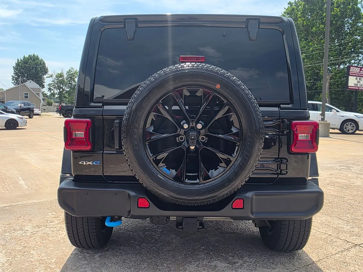2023 JEEP Wrangler - Thumbnail 2