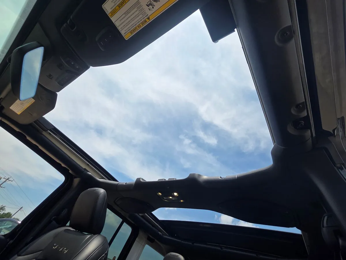 2023 JEEP Wrangler - Thumbnail 25