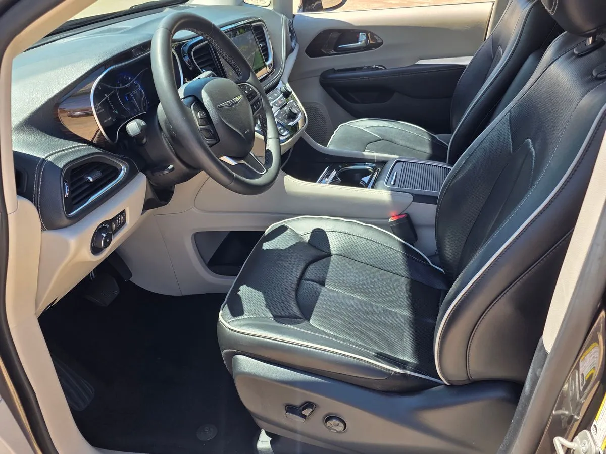 2023 Chrysler Pacifica Limited - Photo 10