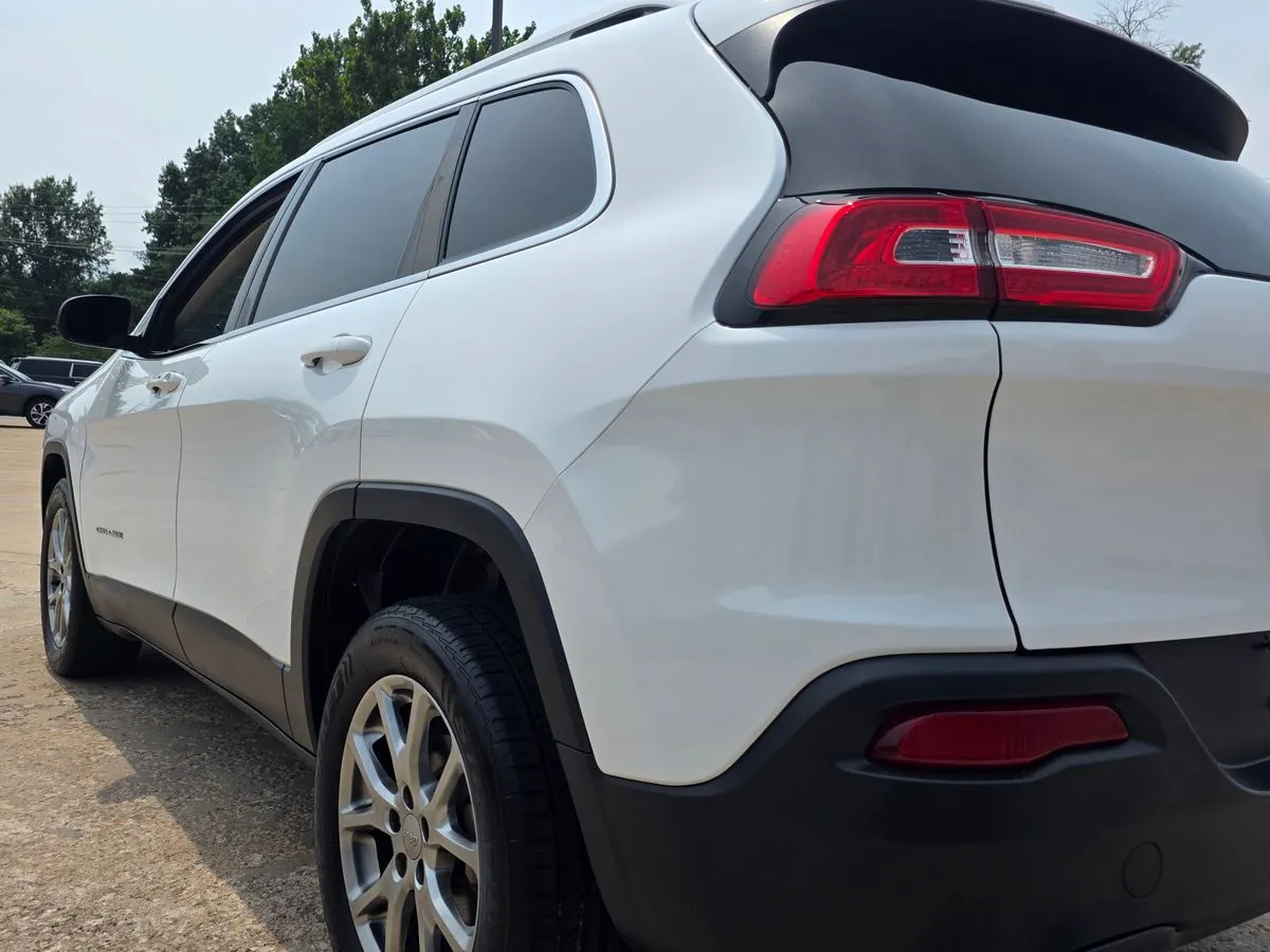 2018 JEEP Cherokee - Thumbnail 16