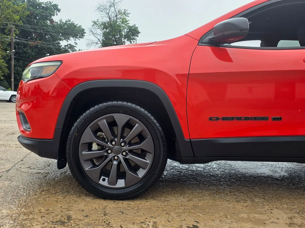 2021 JEEP Cherokee - Thumbnail 2