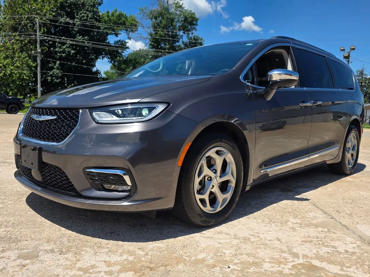2023 Chrysler Pacifica Limited - Photo 8
