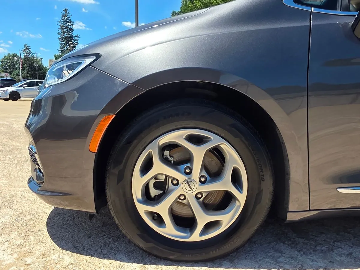 2023 Chrysler Pacifica Limited - Photo 6