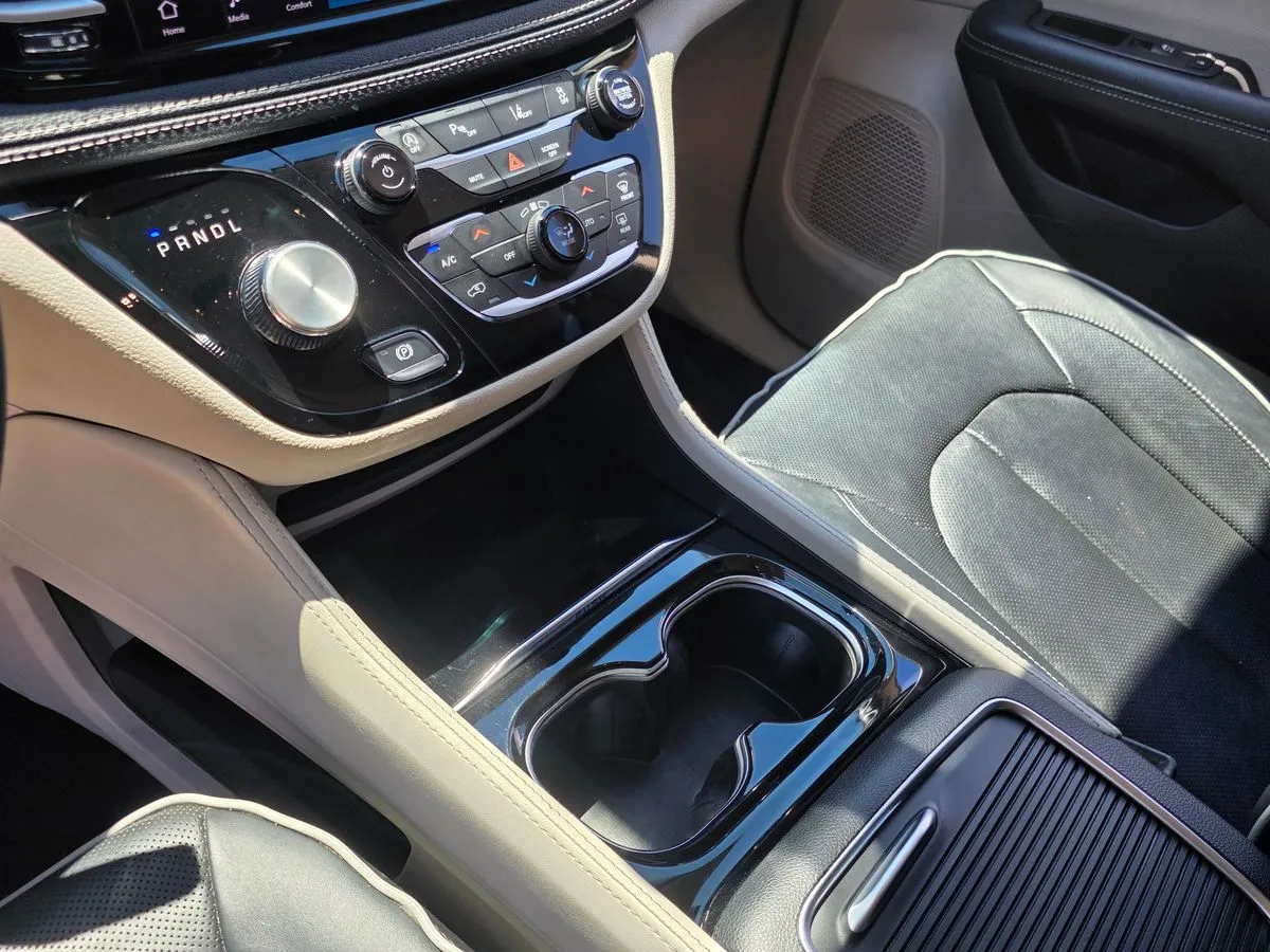 2023 Chrysler Pacifica Limited - Photo 11