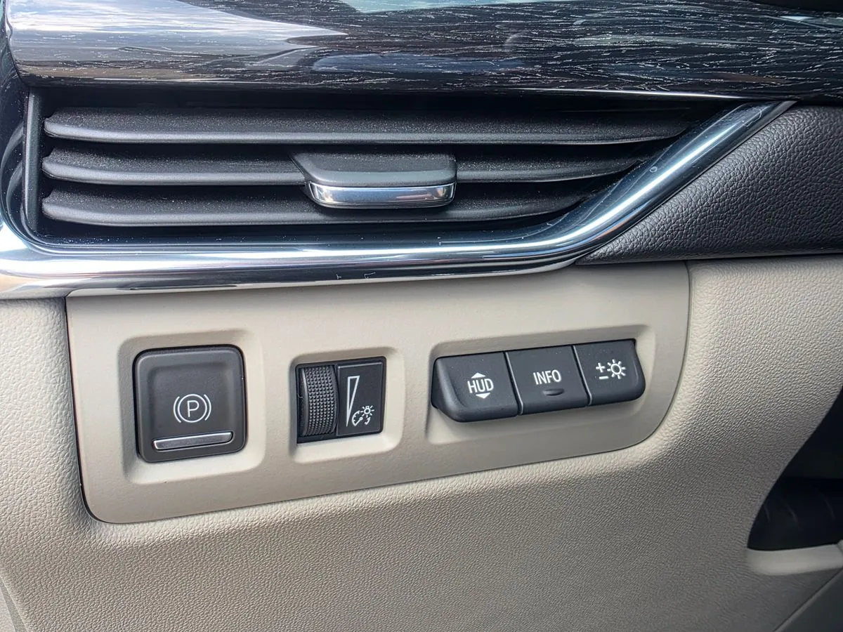 2023 CADILLAC XT4 - Thumbnail 17