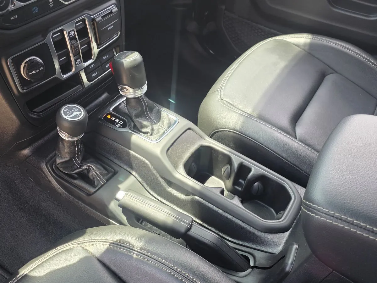 2023 JEEP Wrangler - Thumbnail 17