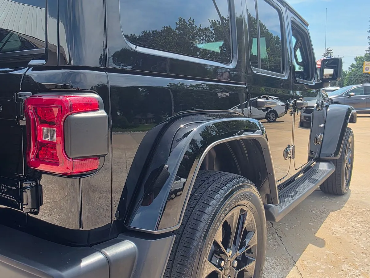 2023 JEEP Wrangler - Thumbnail 3