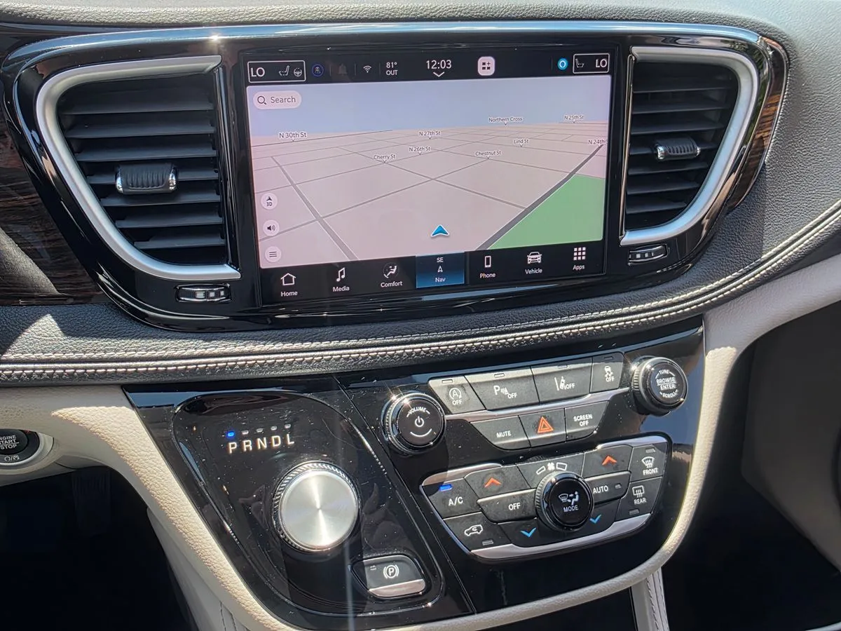 2023 Chrysler Pacifica Limited - Photo 12