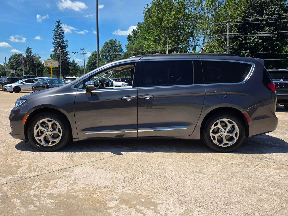 2023 Chrysler Pacifica Limited - Photo 9