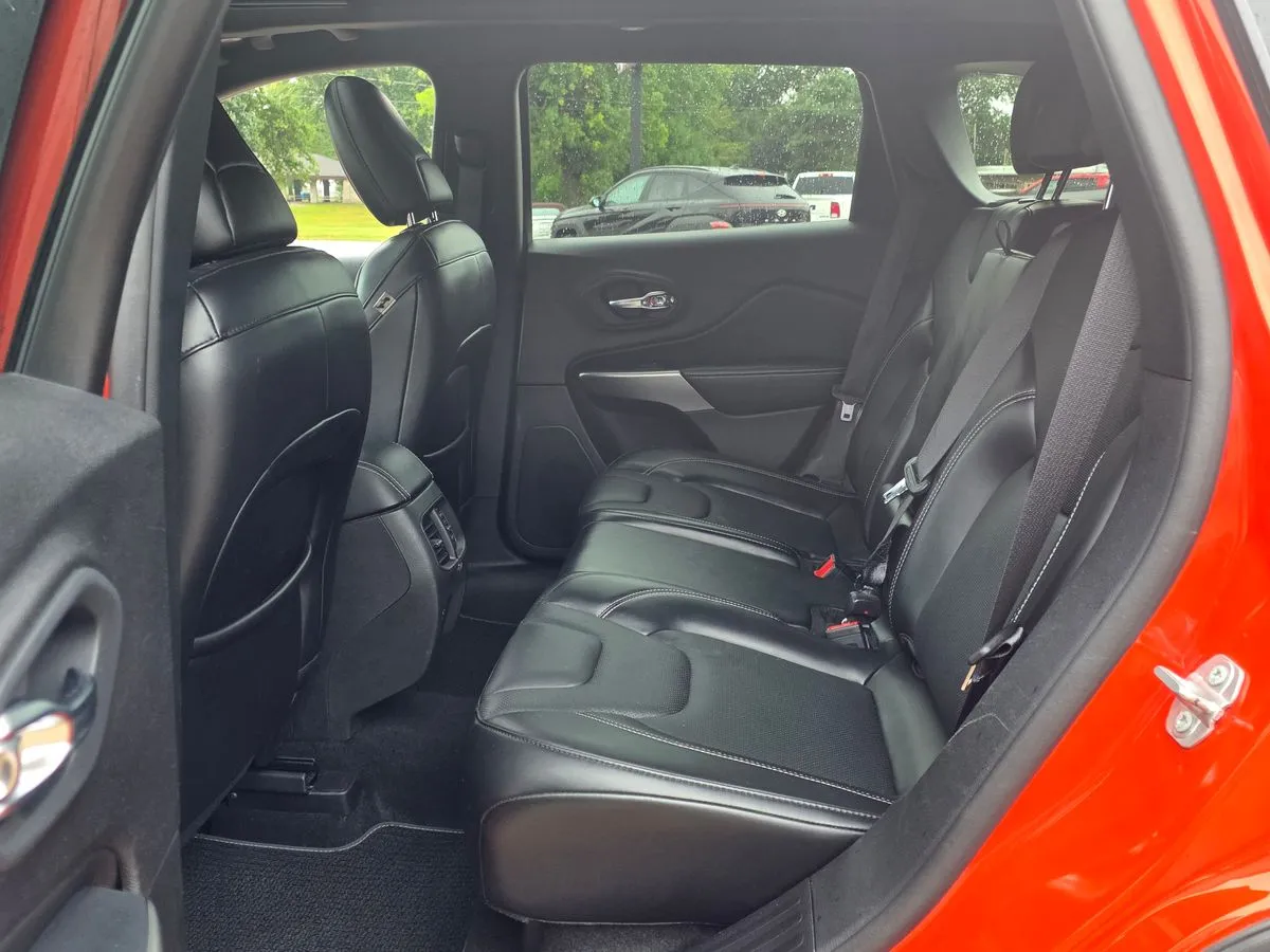 2021 JEEP Cherokee - Thumbnail 16