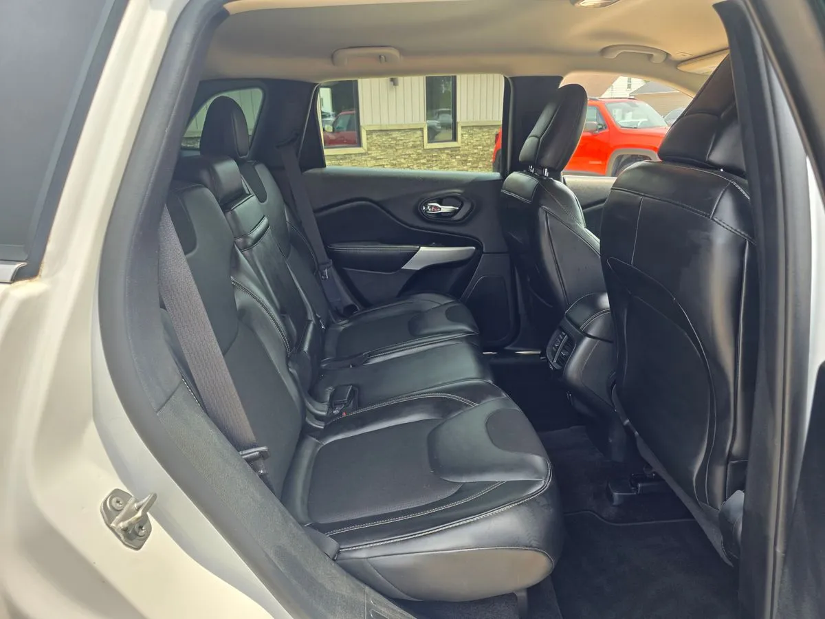 2018 JEEP Cherokee - Thumbnail 23